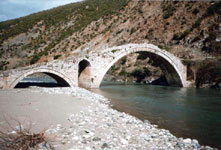 Kamara Bridge over the Shkumbin River at Miraka near Elbasan (Photo: Robert Elsie).