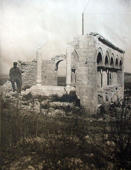 Early photo of the grave of Kusum Baba in Vlora