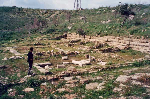 The ruins of Finiq (Photo: Robert Elsie, May 2000)