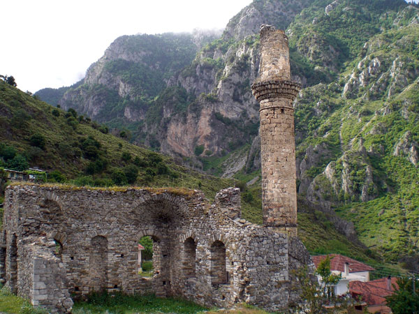 Ruins of the Sultan Suleyman Mosque at Konitsa (Photo: Robert Elsie, May 2007)