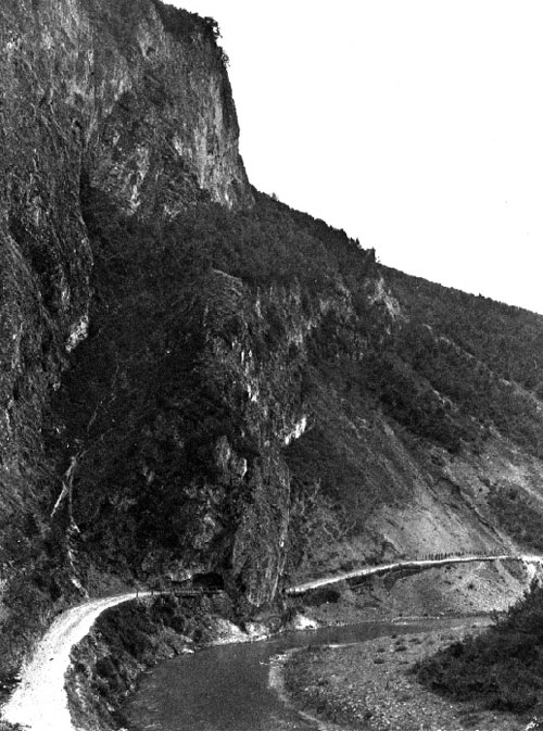 The Gorge of Kaçanik (Photo: Fred Boissonas, 1913).