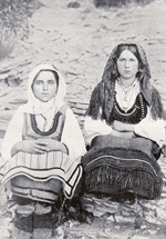Two northern Albanian girls (Photo: Alexandre Degrand, 1901).