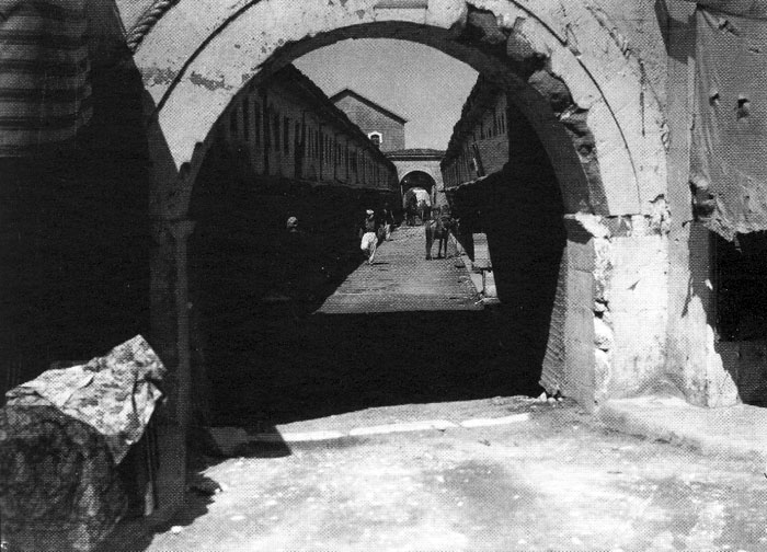 The bezistan of the bazaar of Shkodra (Photo: Kel Marubbi, 1910-1915).