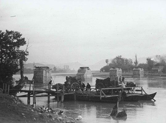 Ferry at Bahçallëk near Shkodra, 1914 (Photo: Hendrik Reimers).