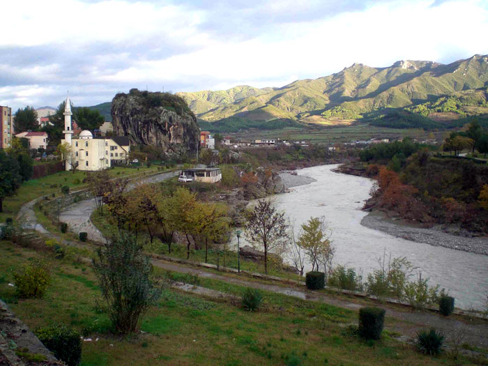 Përmet at sunrise (Photo: Robert Elsie, November 2010).