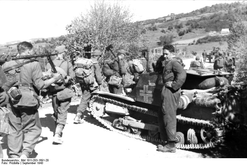 Deutsche Truppen in Albanien im September 1943 (Foto: Bundesarchiv).
