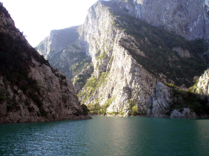 Drin Valley (Photo: Robert Elsie, April 2010).